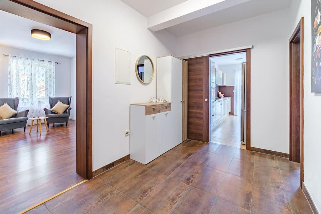 Peters Apartment Sutivan Esterno foto