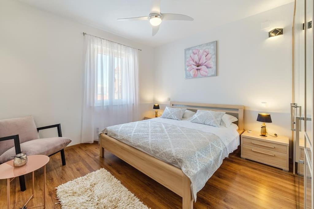 Peters Apartment Sutivan Esterno foto