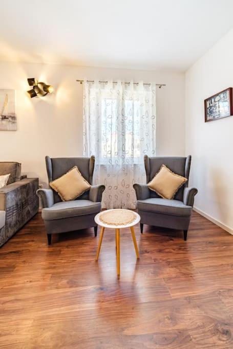 Peters Apartment Sutivan Esterno foto