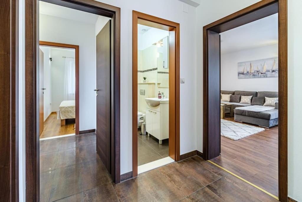 Peters Apartment Sutivan Esterno foto