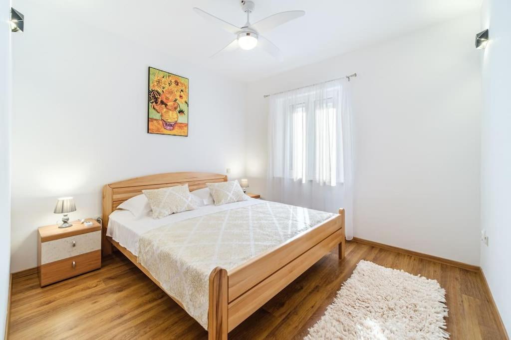 Peters Apartment Sutivan Esterno foto
